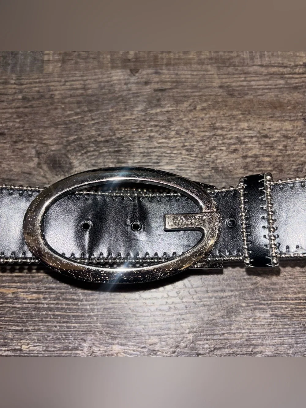 Guess elt Silver Oval Buckle Beaded Edge Trim Women’s Size Small